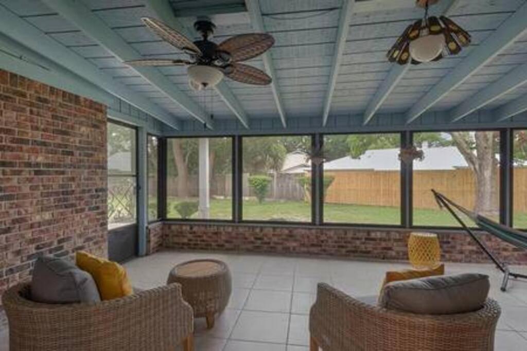 Quiet Relaxing Home - Close To Downtown & Beach 4Br-2Bt เพนซาโคลา ภายนอก รูปภาพ