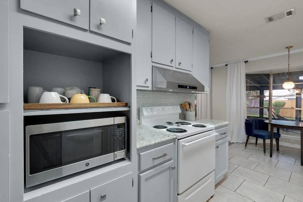 Quiet Relaxing Home - Close To Downtown & Beach 4Br-2Bt เพนซาโคลา ภายนอก รูปภาพ